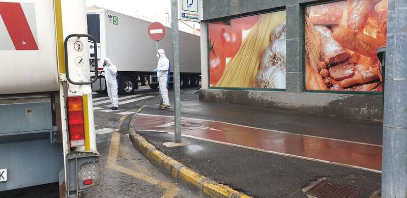 Trabajos de desinfección en Santa Lucía (Foto TA)